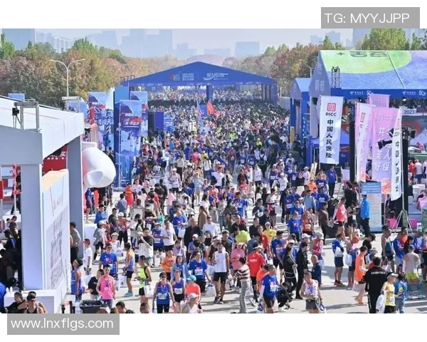 西安城市马拉松街舞队精彩配合展现团队精神与活力